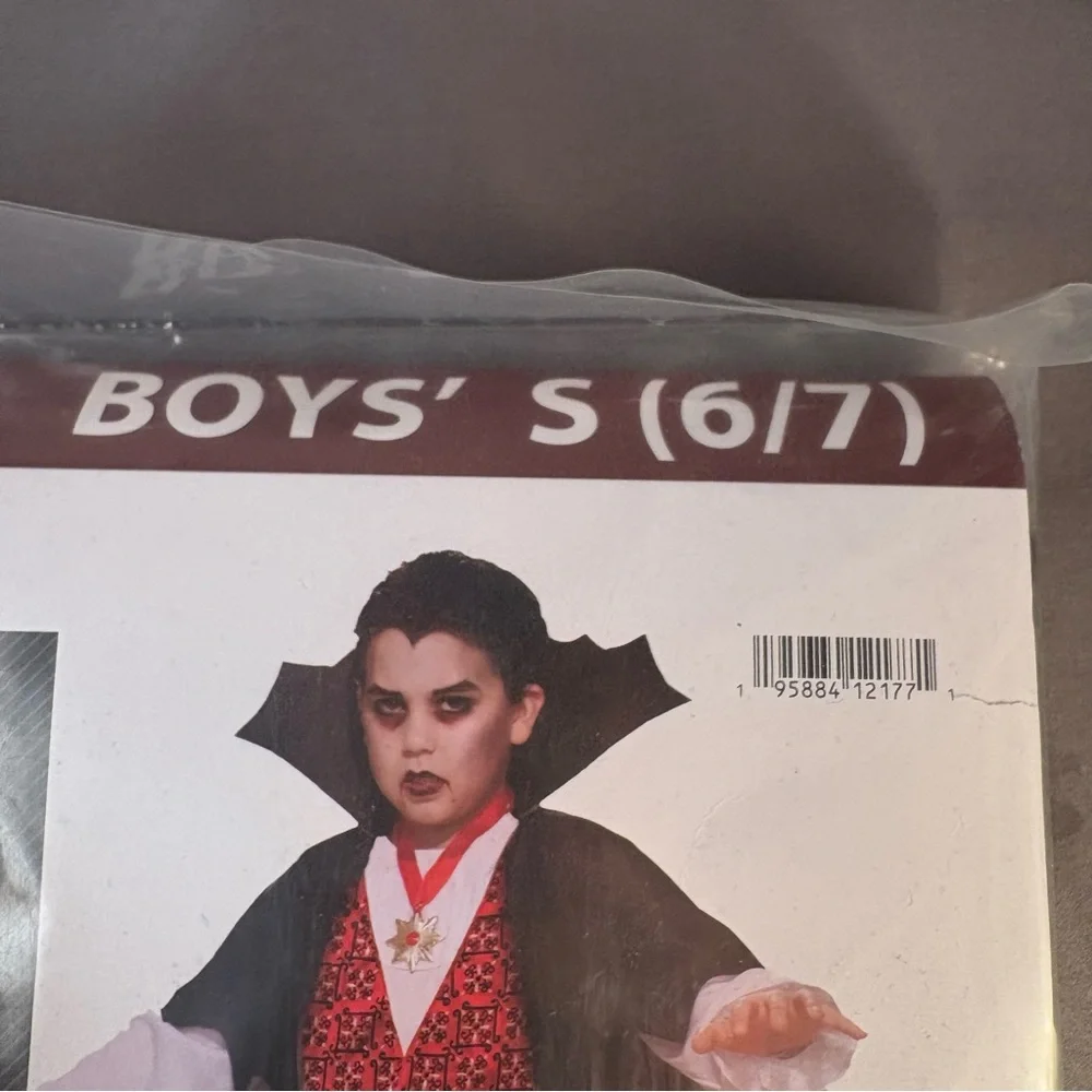 Vampire Boys Costume Size Small 6/7‎ Shirt Vest Cape Medallion New In Package